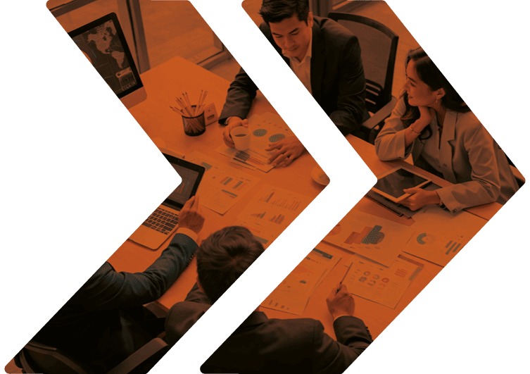 Equipo empresarial analizando estrategias de logística corporativa y operaciones
